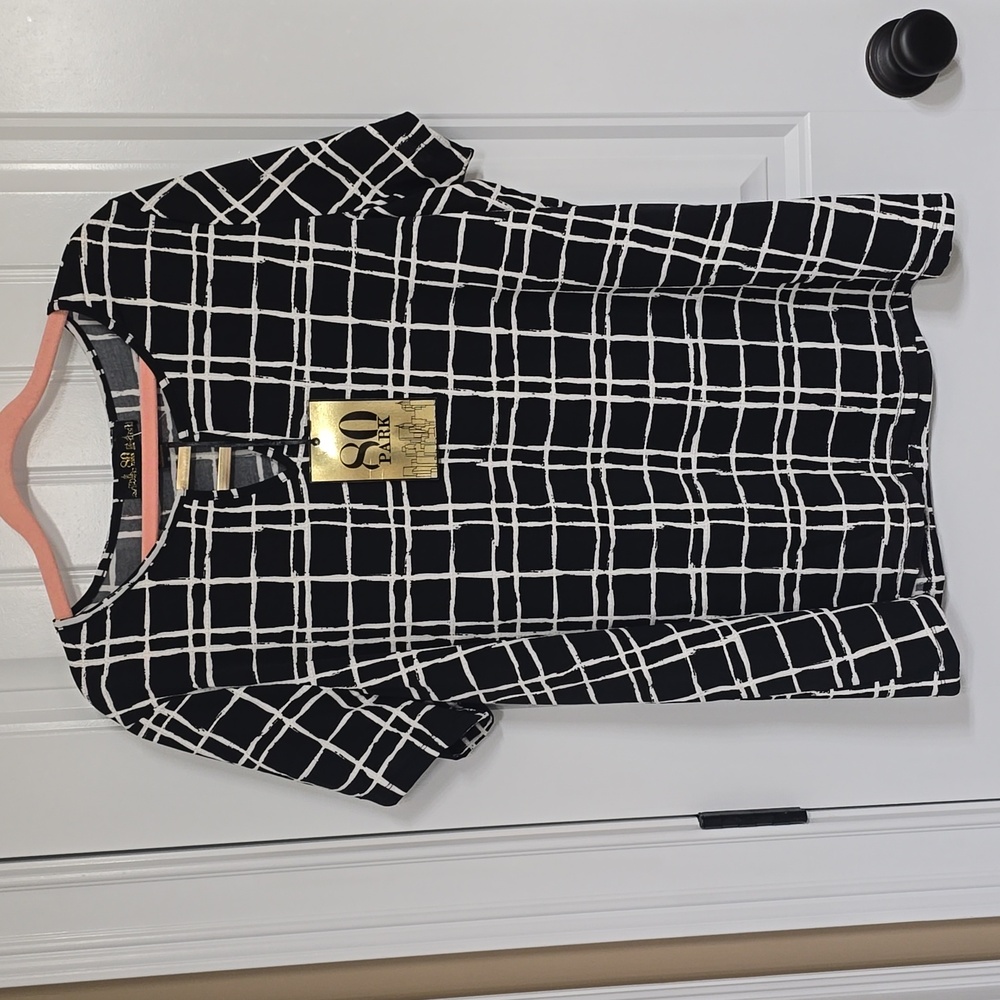 80 Park Black And White Top 2X NWT